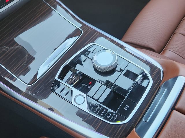 Used 2026 BMW X7 M60i w/ Executive Package image 19