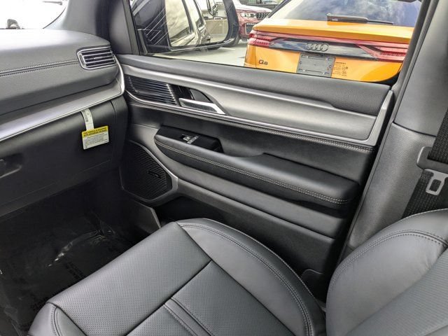 New 2026 Jeep Grand Wagoneer 2WD w/ 8-Passenger Seating Package image 20