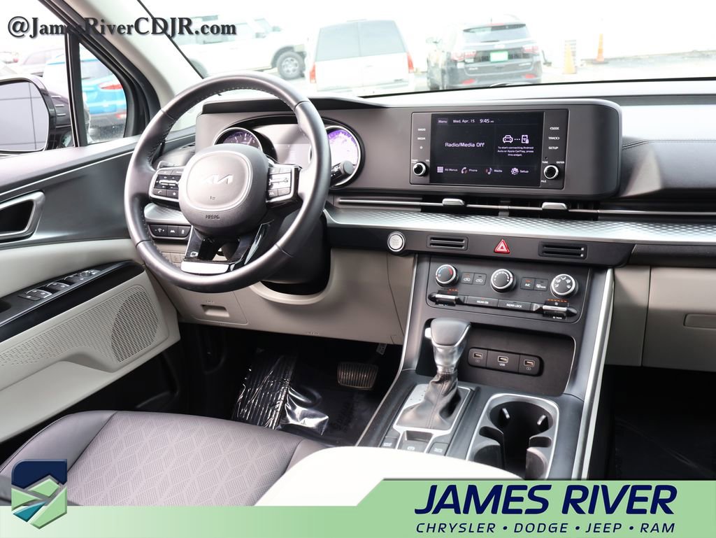 Used 2023 Kia Carnival LX image 13