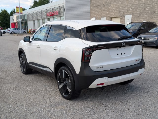 Used 2025 Nissan Kicks SR w/ SR Premium Package AWD/4WD image 5