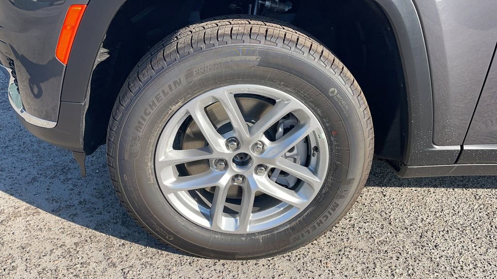 New 2024 Jeep Grand Cherokee L Laredo w/ Luxury Tech Group I image 11