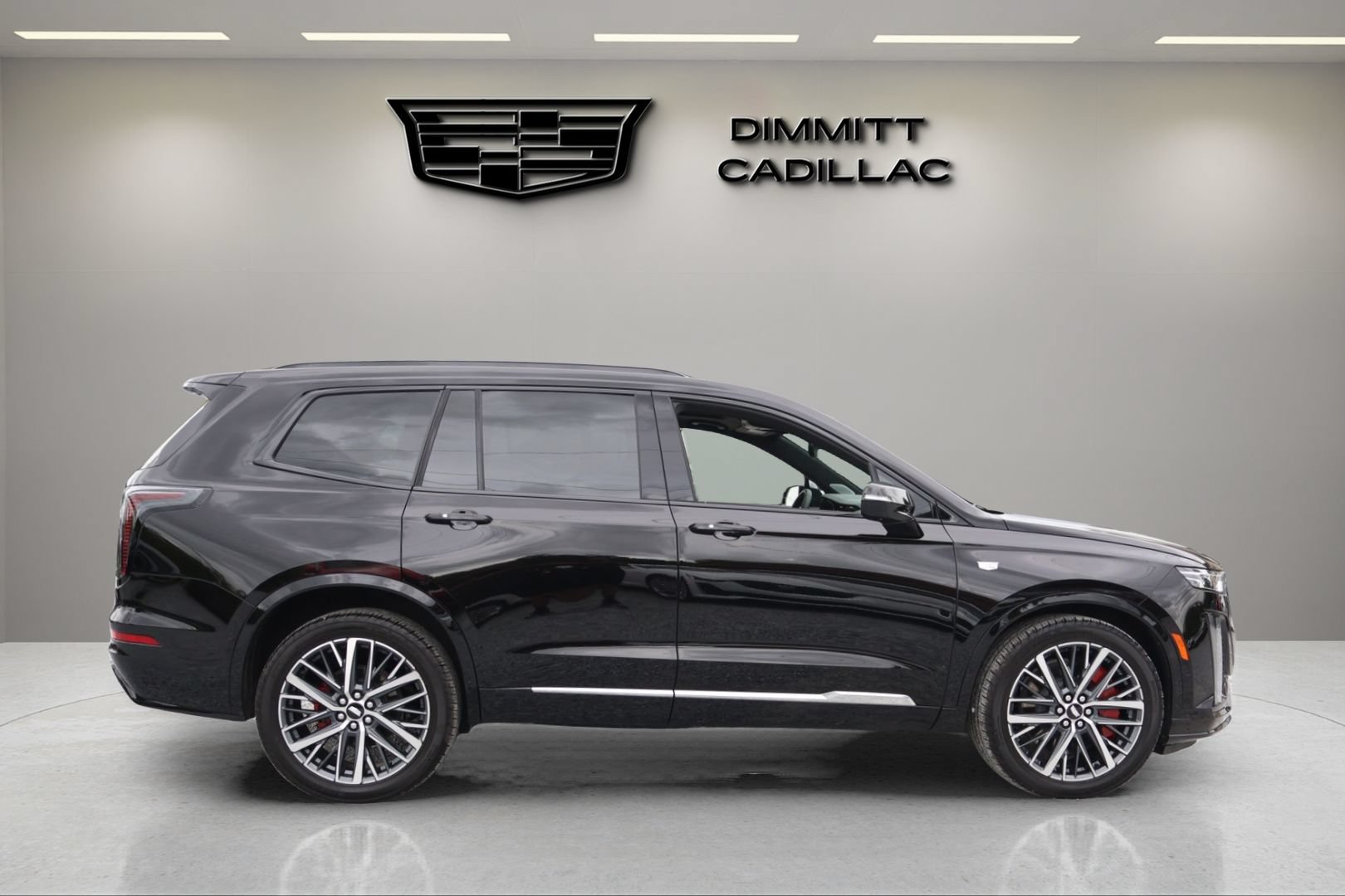 Certified 2025 Cadillac XT6 Sport w/ Platinum Package AWD/4WD image 4