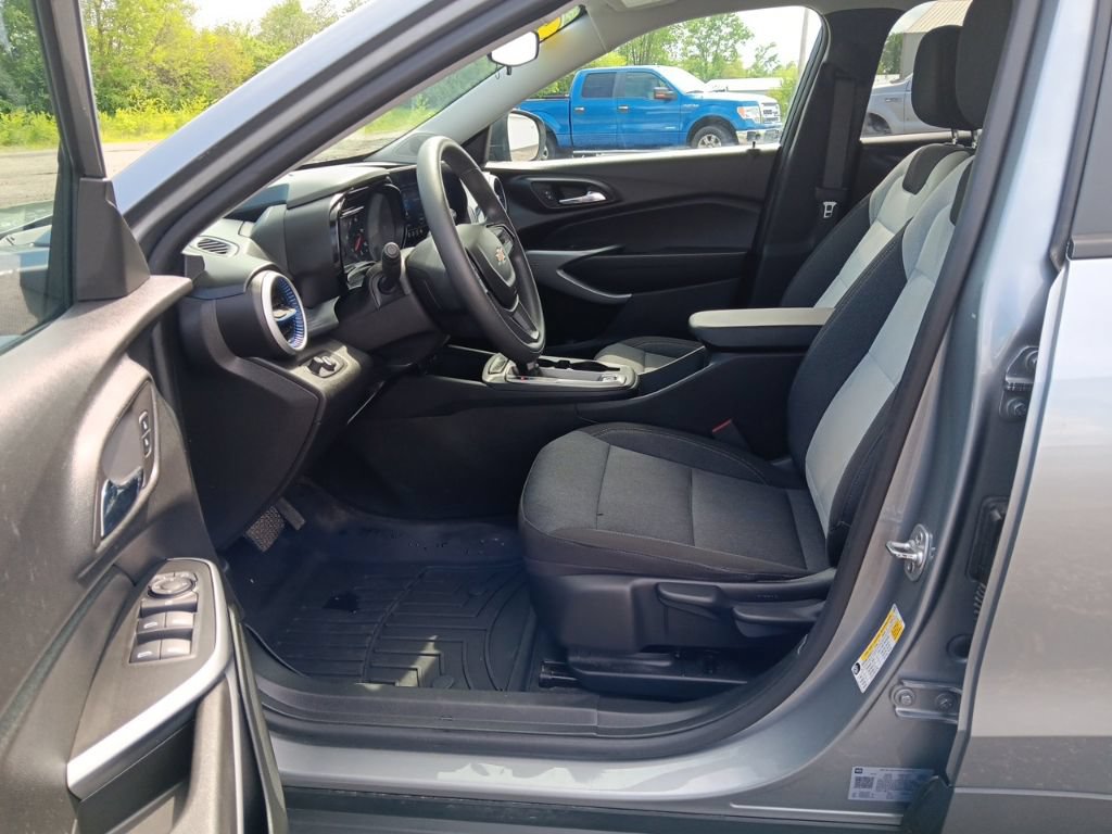 Used 2024 Chevrolet Trax LS w/ Driver Confidence Package FWD image 27