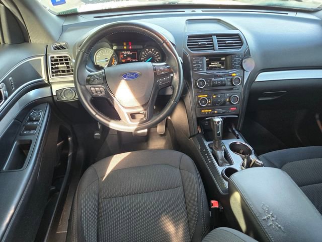 Used 2017 Ford Explorer XLT image 12