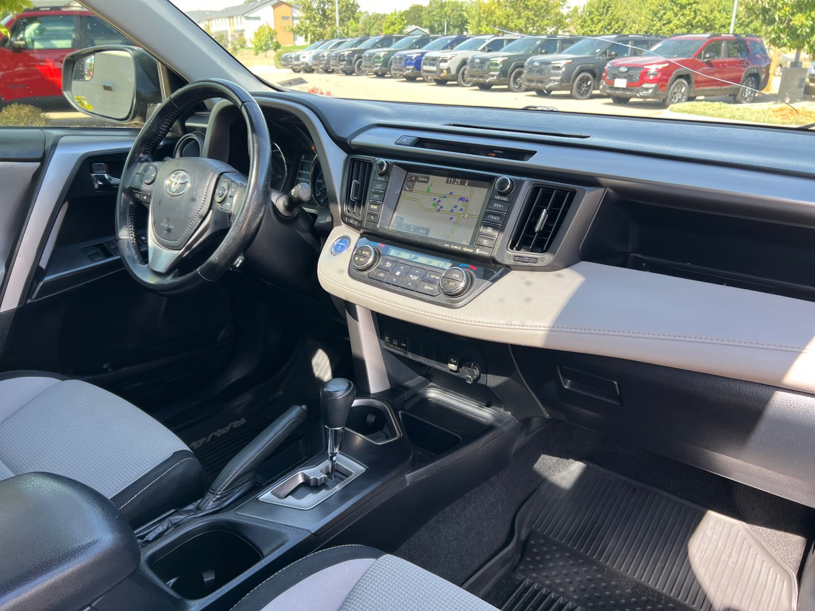 Used 2016 Toyota RAV4 XLE AWD/4WD image 16