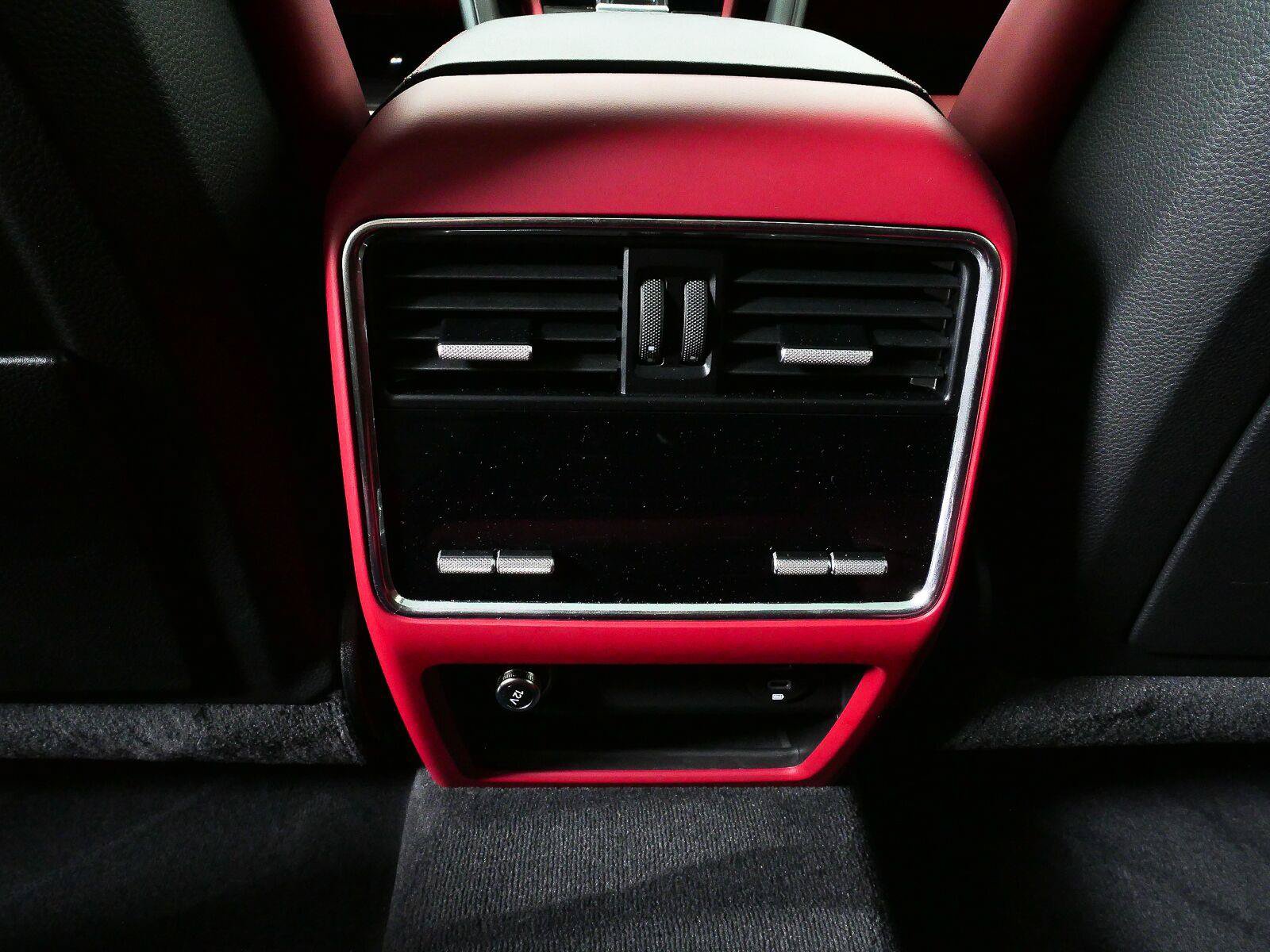 Used 2023 Porsche Cayenne GTS AWD/4WD image 19