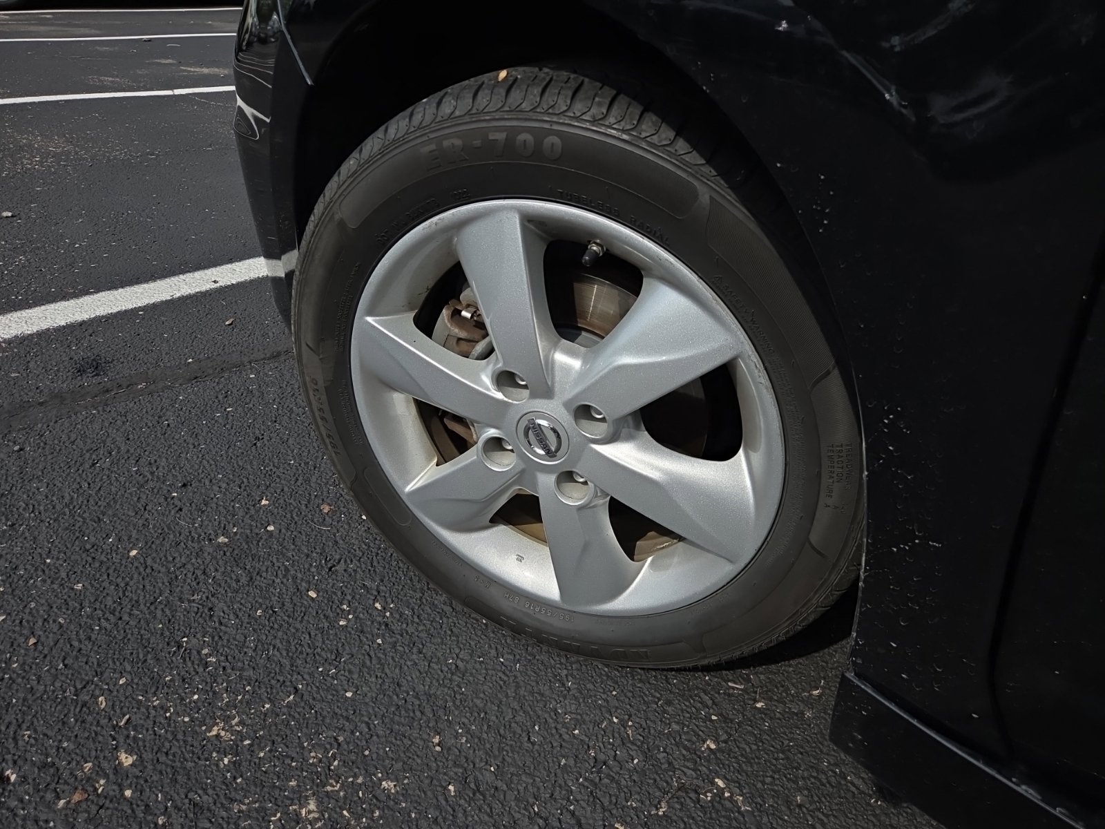 Used 2012 Nissan Versa Hatchback FWD image 15