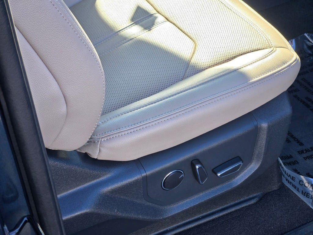 Used 2024 Ford Expedition Limited image 8