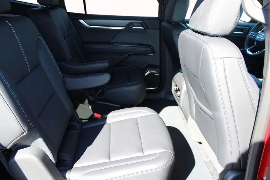 New 2025 GMC Acadia Elevation w/ Elevation Premium Package image 24