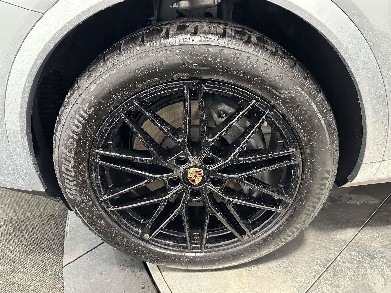 New 2026 Porsche Cayenne Coupe AWD/4WD image 11