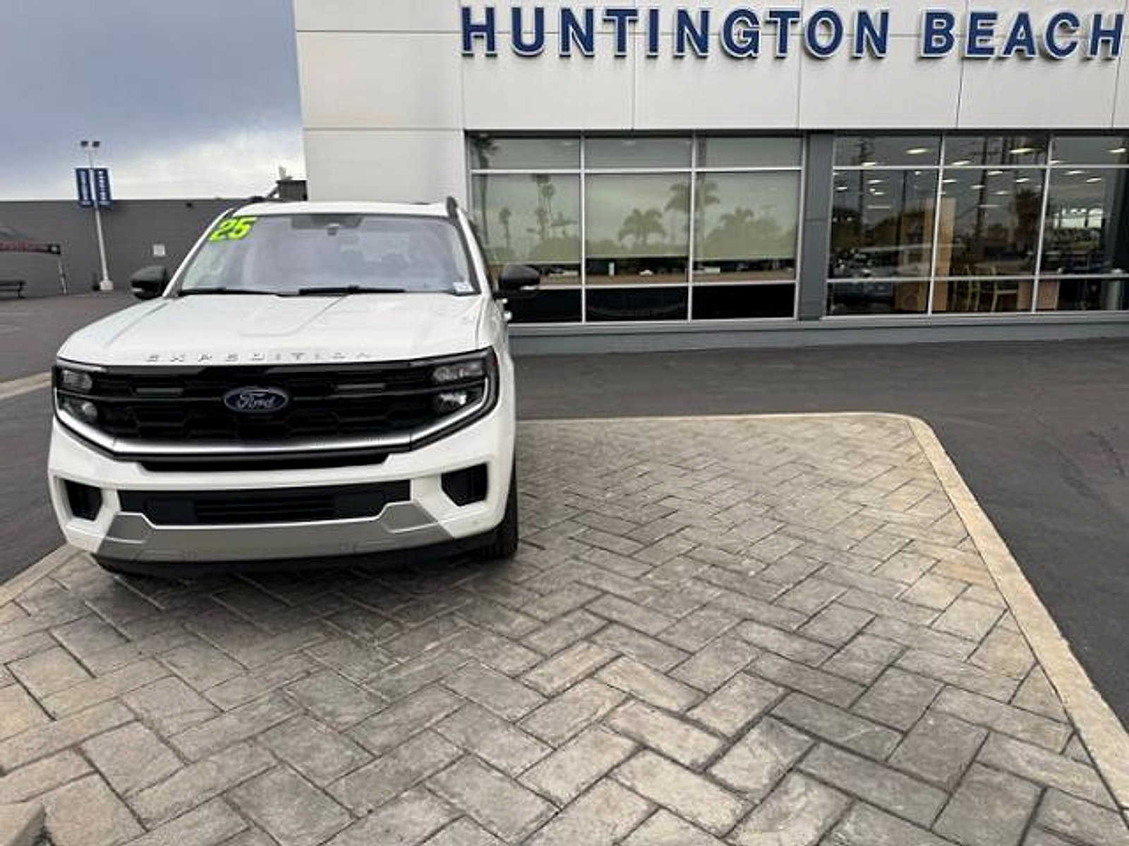 Used 2025 Ford Expedition Platinum w/ Platinum Ultimate Package AWD/4WD image 34