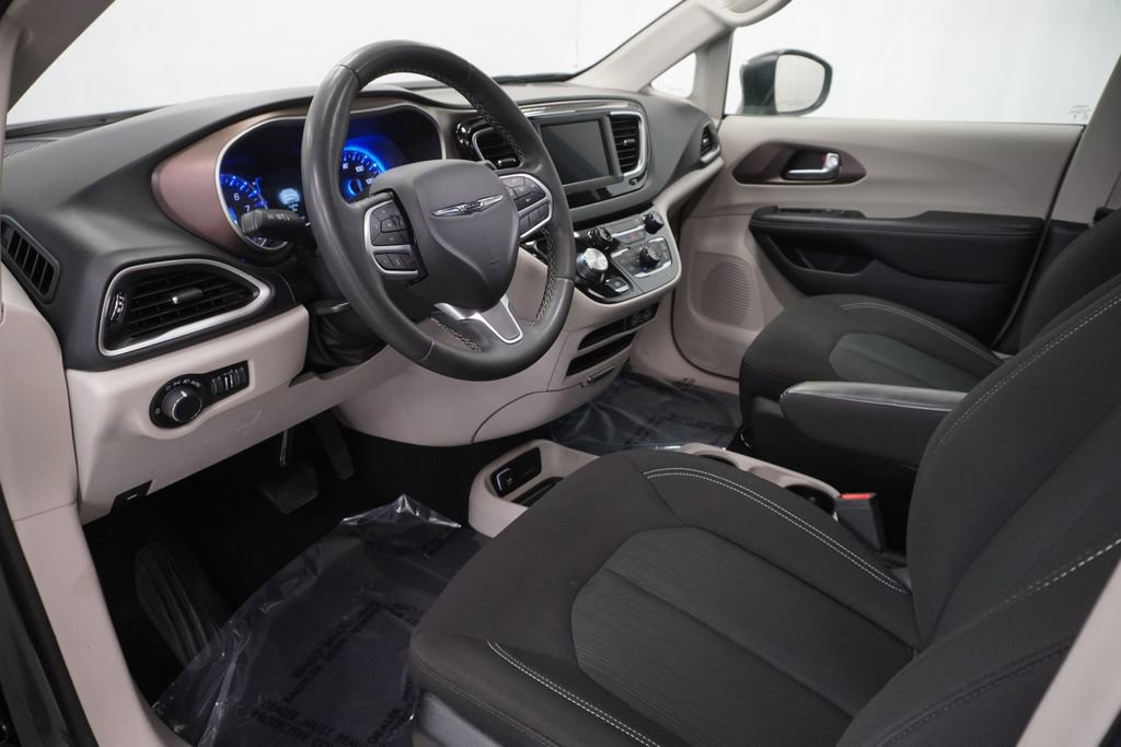 Certified 2023 Chrysler Voyager LX FWD image 17
