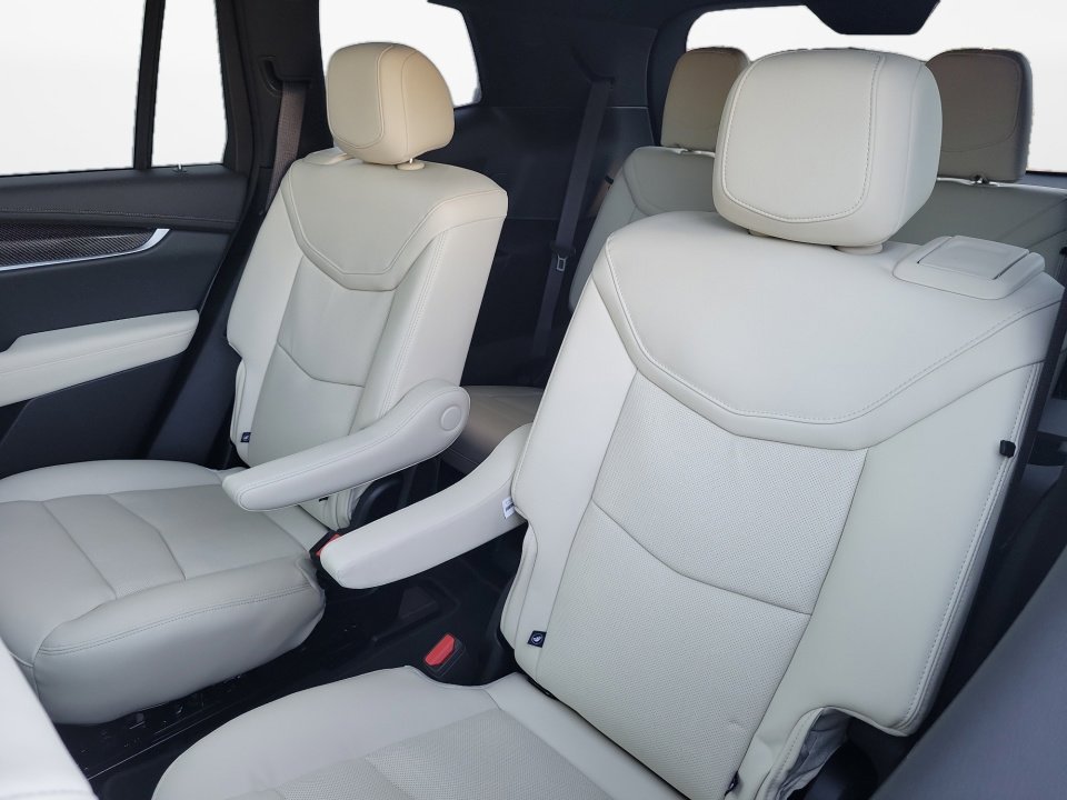 New 2025 Cadillac XT6 Sport w/ Technology Package image 12