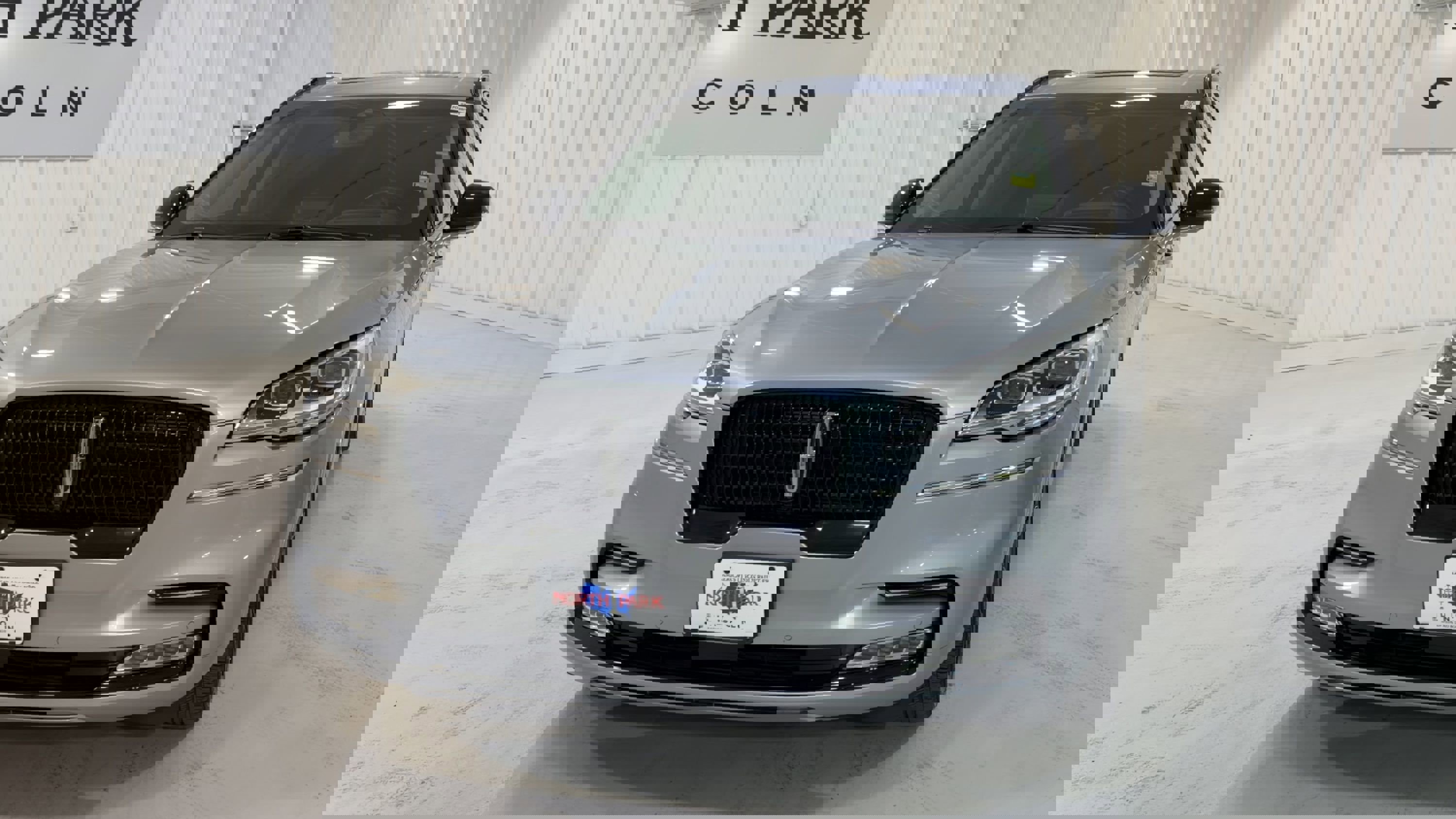 Used 2023 Lincoln Aviator Reserve w/ Equipment Group 201A image 4