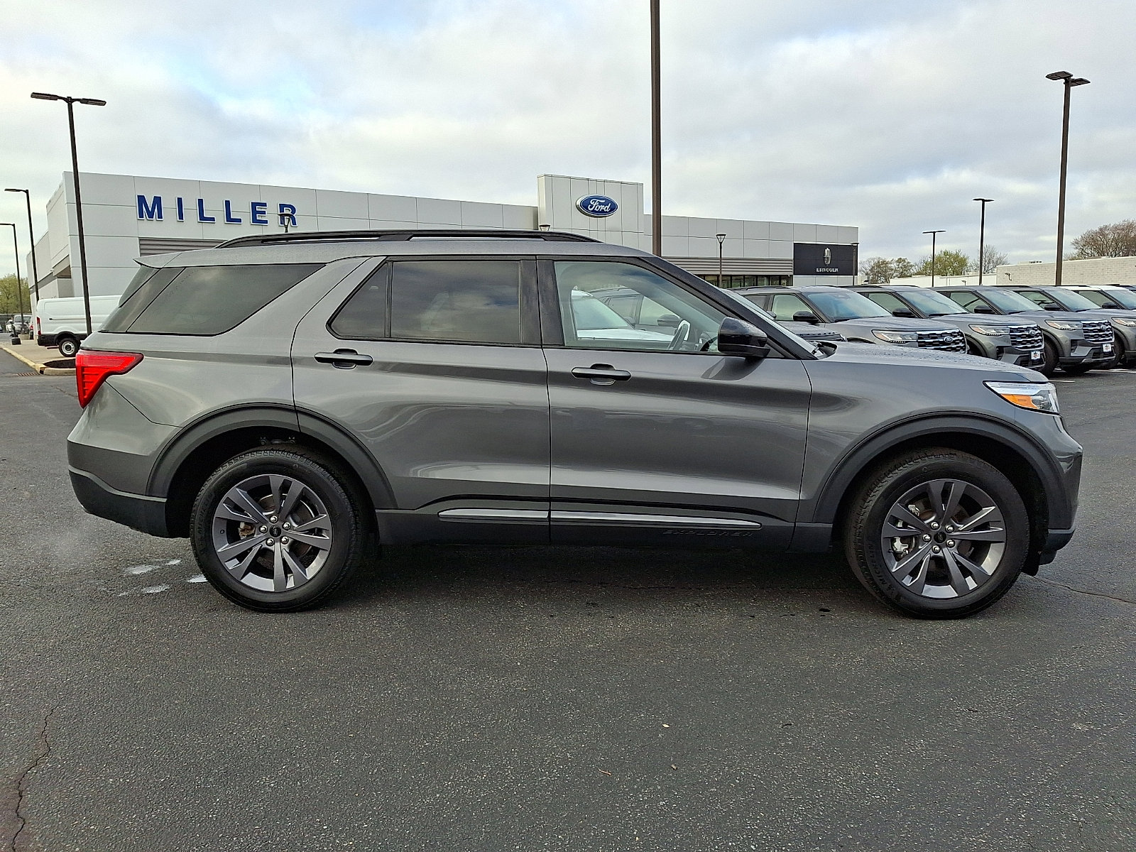 Certified 2023 Ford Explorer XLT w/ Equipment Group 202A image 7