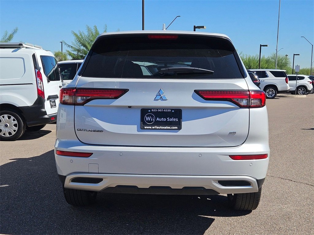 Used 2024 Mitsubishi Outlander SE Black Edition image 5