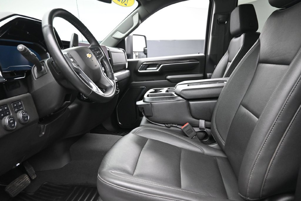 Used 2025 Chevrolet Silverado 2500 LTZ AWD/4WD image 16