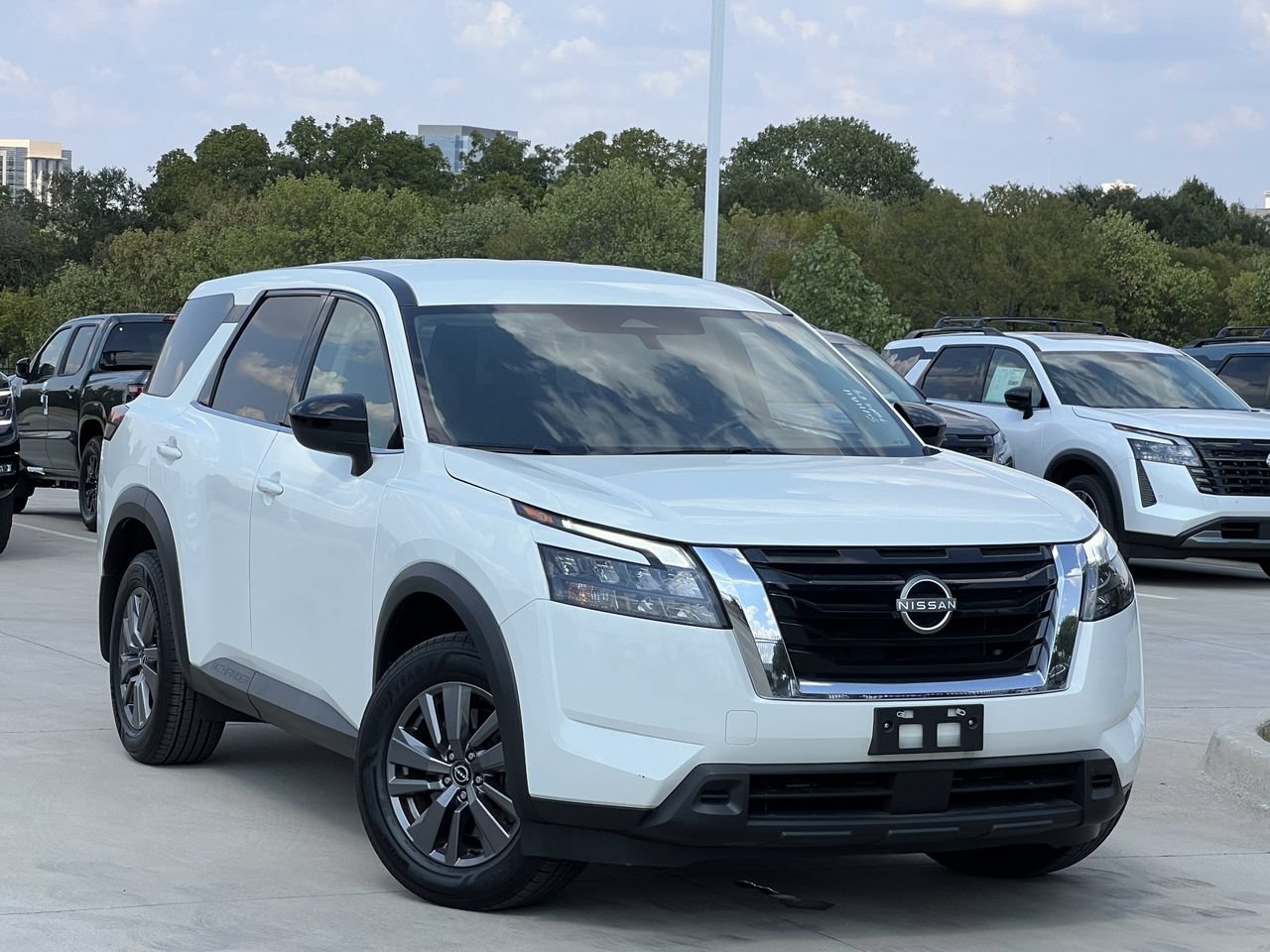 Used 2023 Nissan Pathfinder S FWD image 1