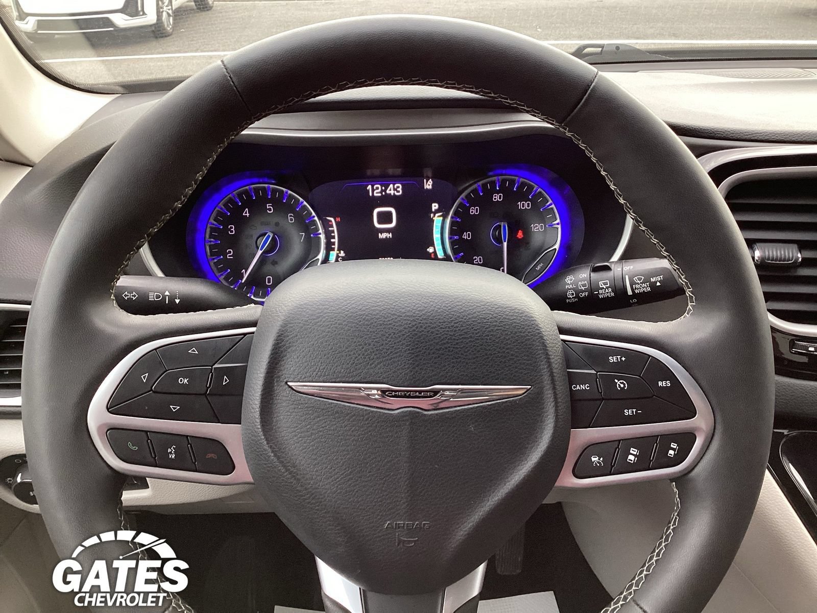 Used 2023 Chrysler Pacifica Touring-L FWD image 27