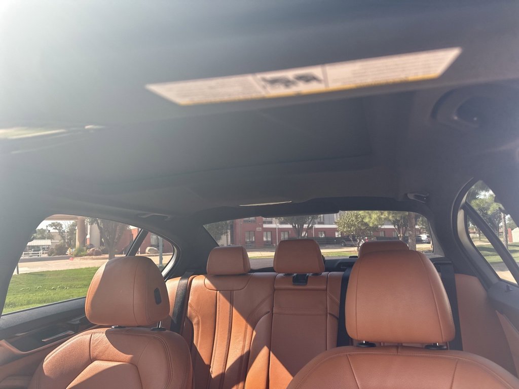 Used 2020 BMW 540i xDrive w/ Premium Package image 11