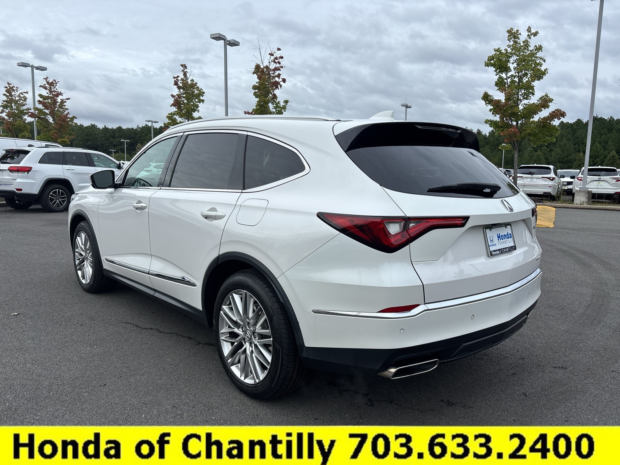 Used 2023 Acura MDX w/ Advance Package AWD/4WD image 5