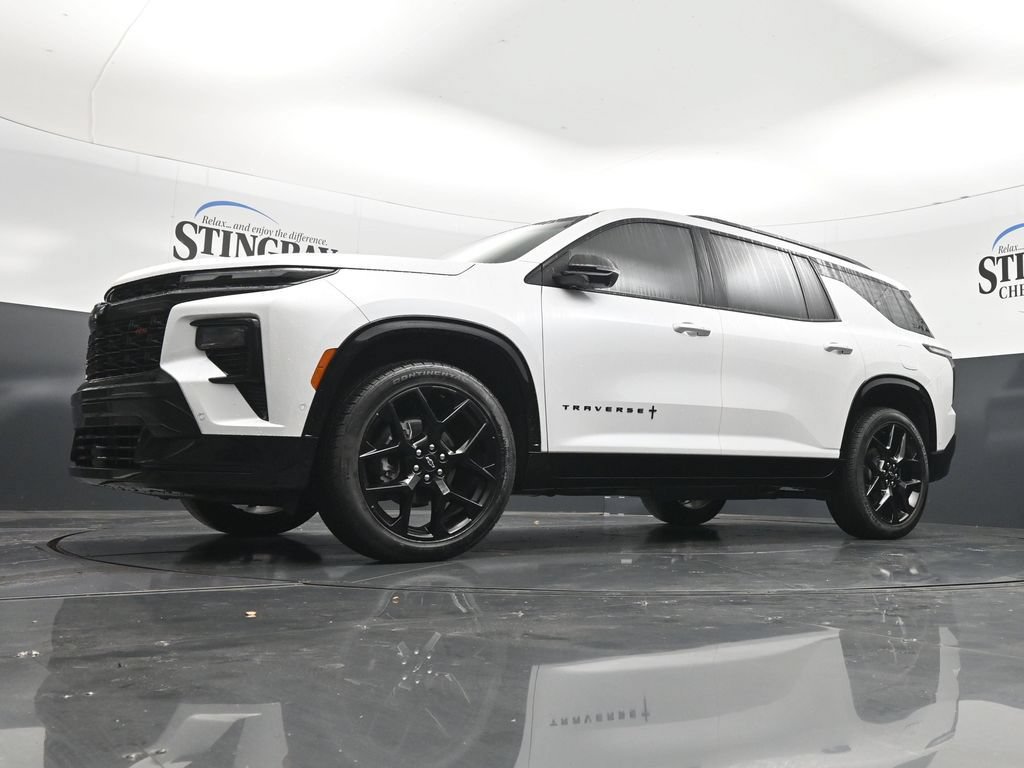 Used 2025 Chevrolet Traverse RS w/ LPO, Floor Liner Package FWD image 28