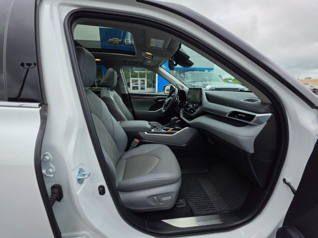 Used 2023 Toyota Highlander Platinum AWD/4WD image 13