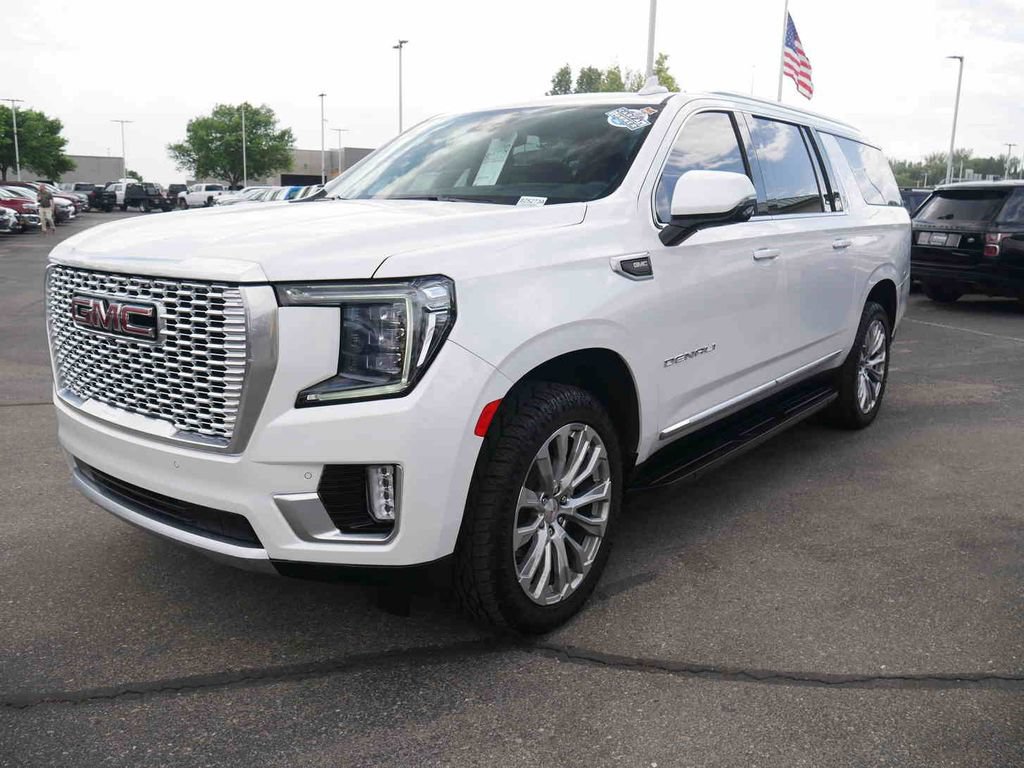 Used 2024 GMC Yukon XL Denali AWD/4WD image 4