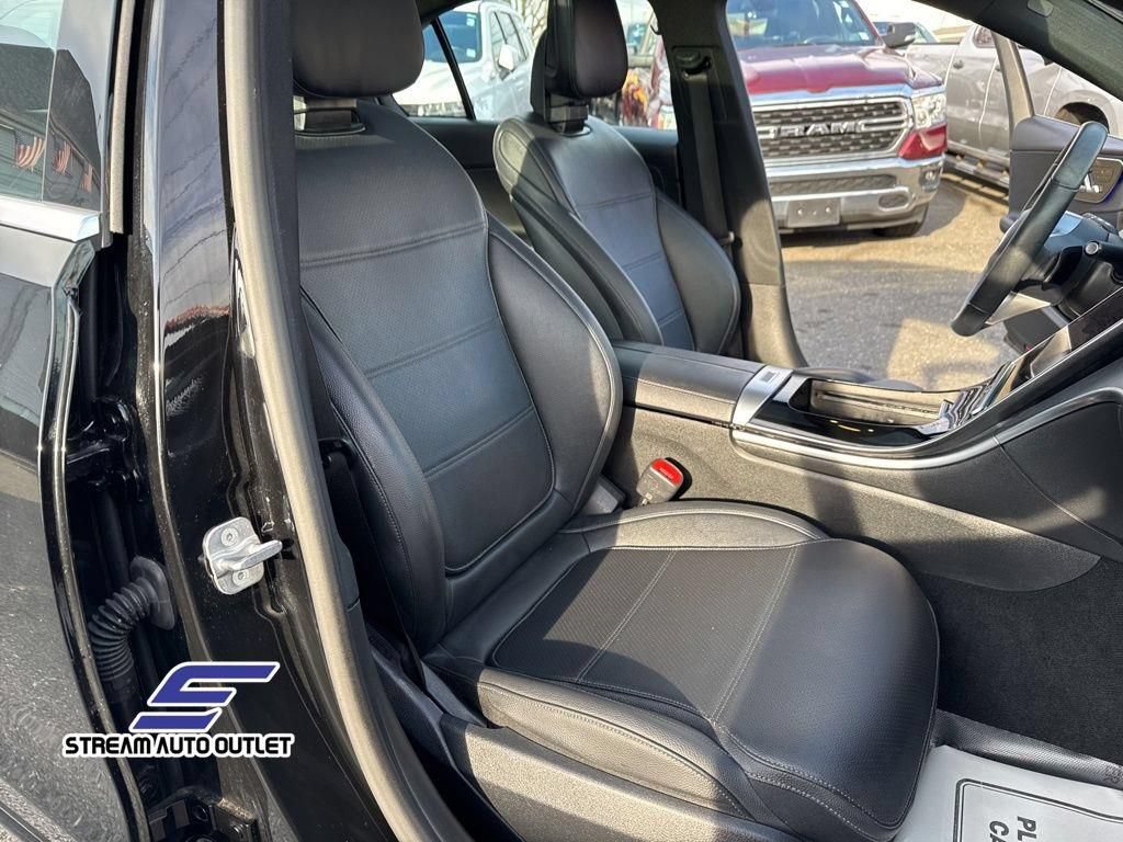 Used 2025 Mercedes-Benz C 300 4MATIC Sedan image 40