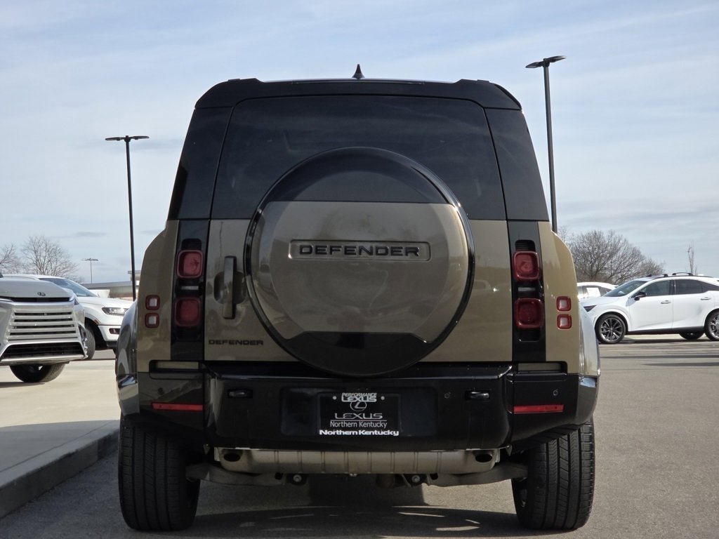 Used 2024 Land Rover Defender 110 X-Dynamic SE image 31