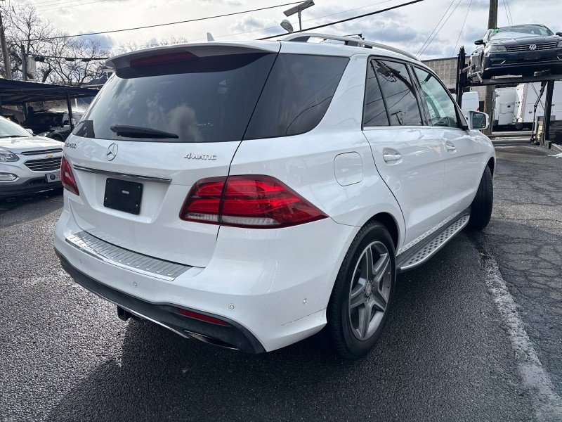Used 2016 Mercedes-Benz GLE 400 4MATIC image 4