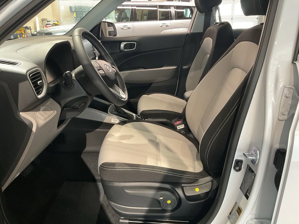 New 2025 Hyundai Venue SEL image 8