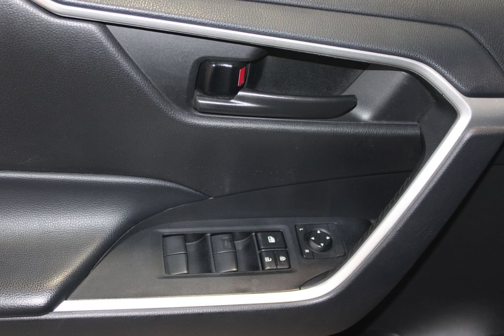 Used 2024 Toyota RAV4 LE AWD/4WD image 5