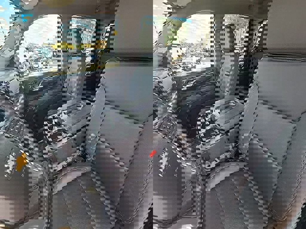 Used 2024 Chevrolet Silverado 2500 LT w/ Convenience Package image 33