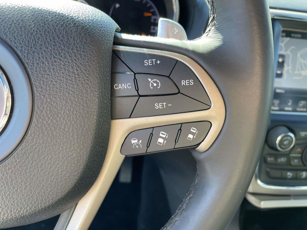 Used 2014 Jeep Grand Cherokee Overland w/ Advanced Technology Group image 24