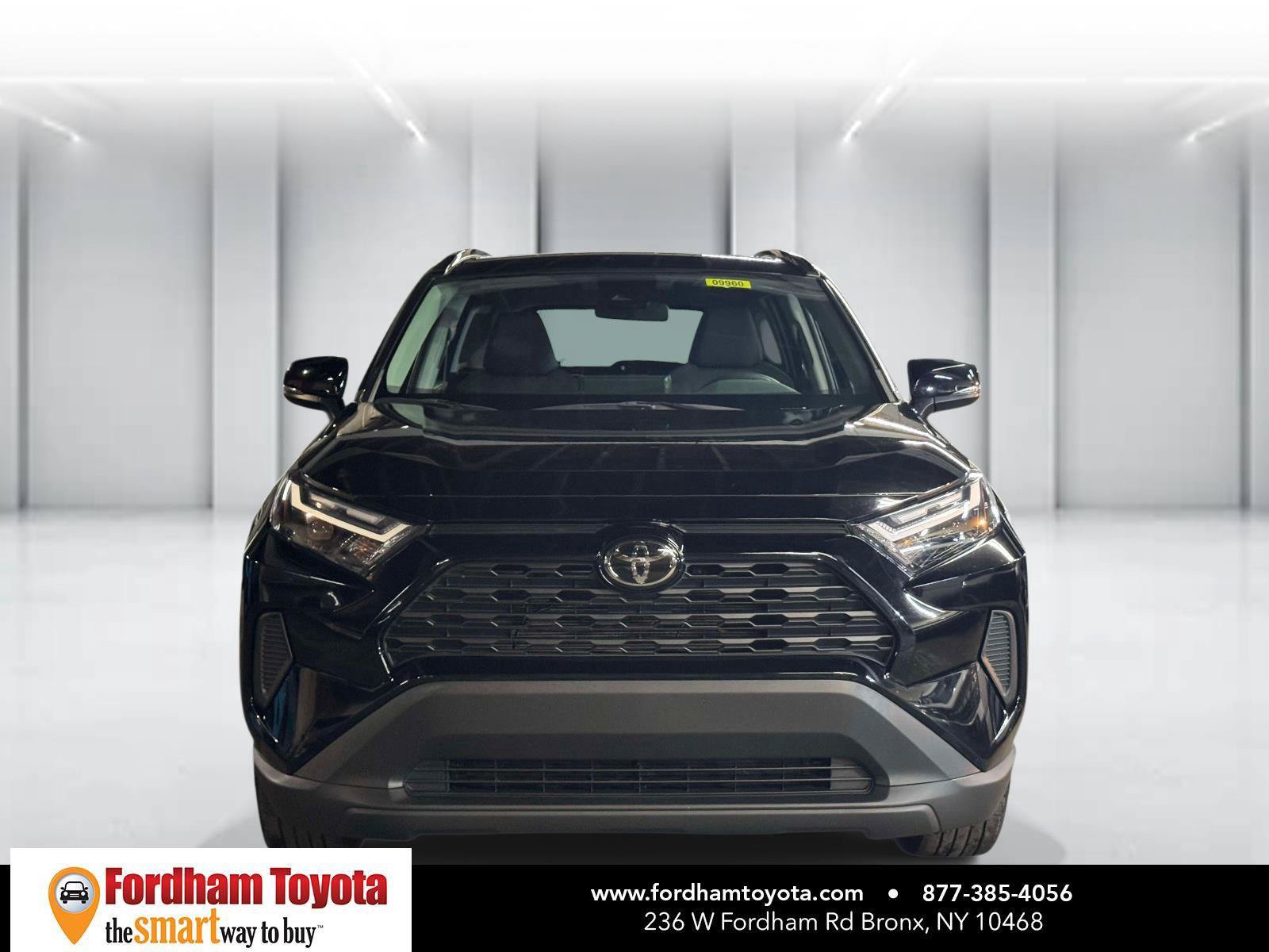 Used 2025 Toyota RAV4 XLE AWD/4WD image 2