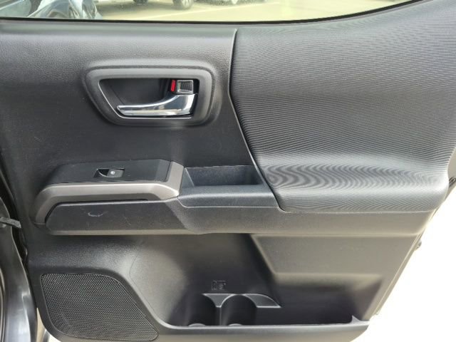 Used 2019 Toyota Tacoma TRD Off-Road image 16