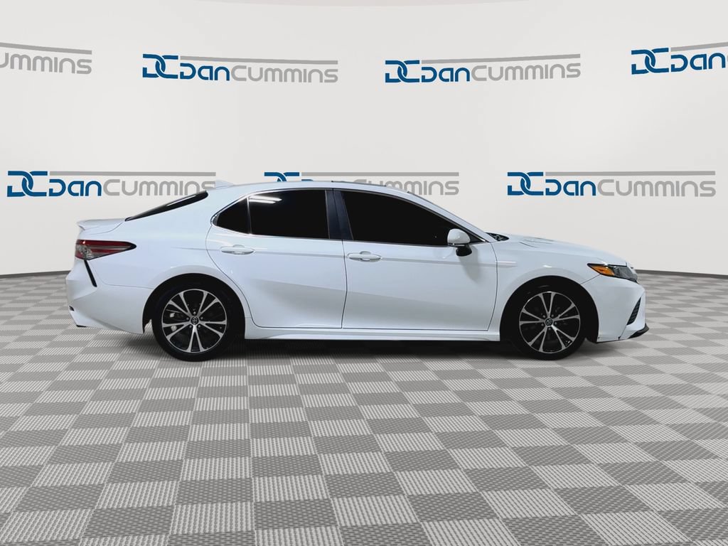 Used 2019 Toyota Camry SE w/ Convenience Package FWD image 2