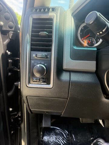 Used 2016 RAM 1500 ST w/ SXT Appearance Group AWD/4WD image 17
