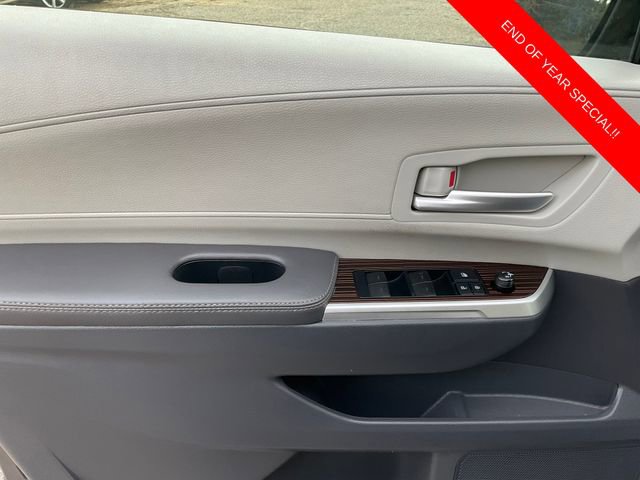 Used 2022 Toyota Sienna XLE image 13