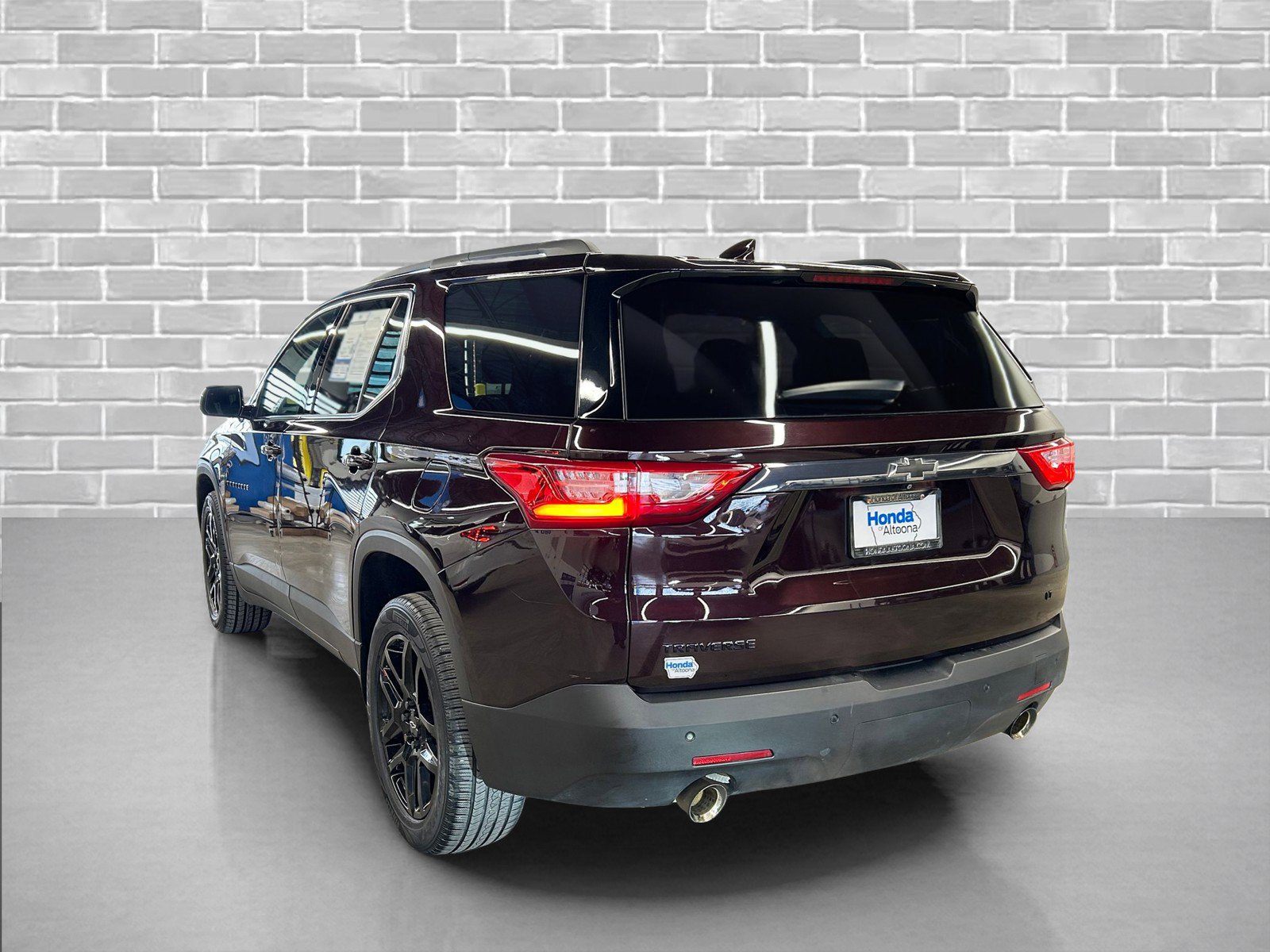 Used 2020 Chevrolet Traverse LT image 3