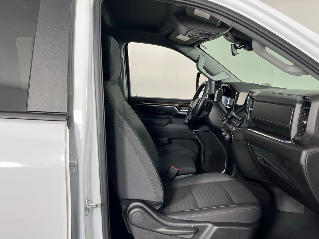 Used 2025 Chevrolet Silverado 3500 LT w/ Convenience Package image 29