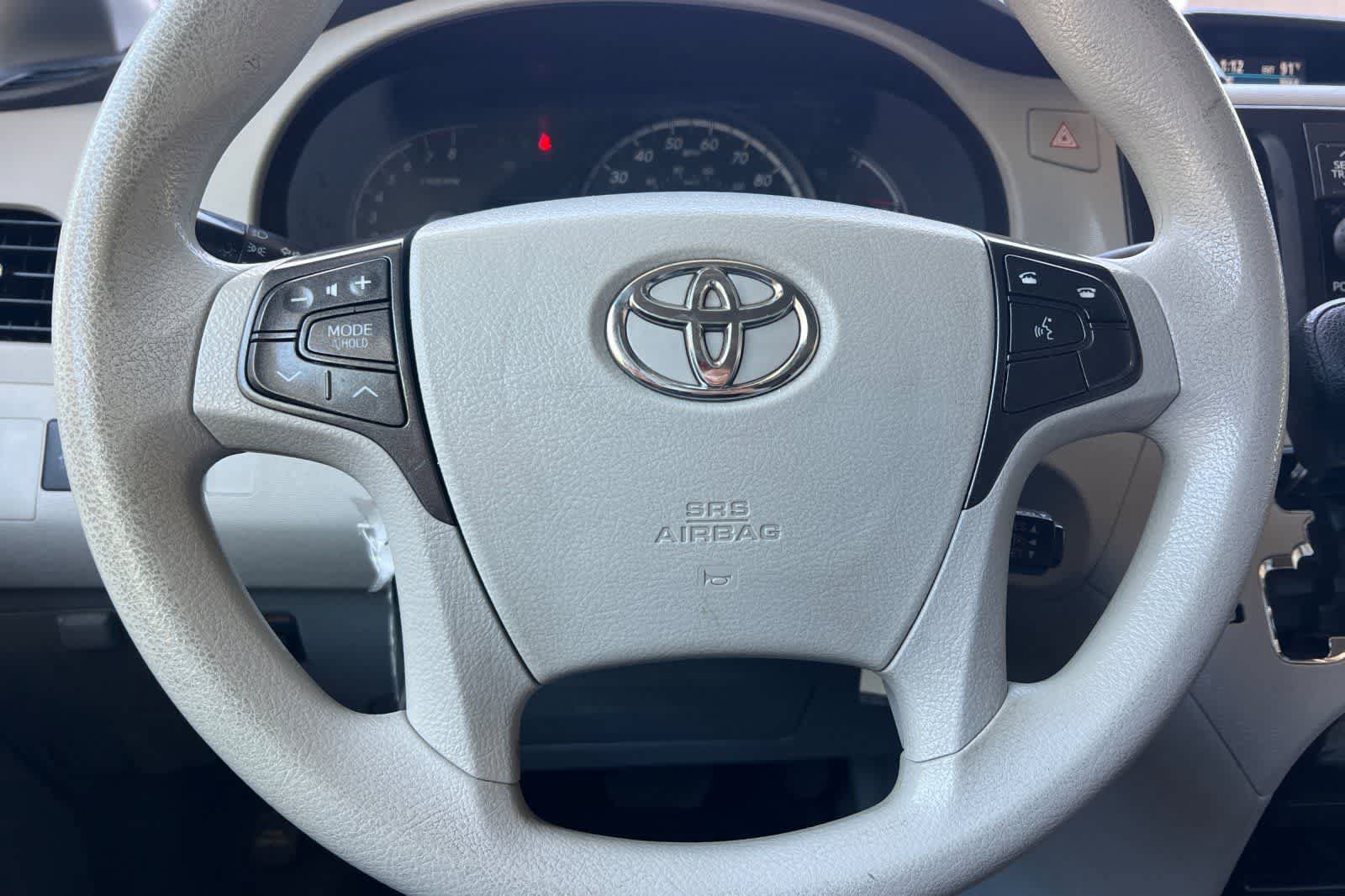 Used 2014 Toyota Sienna LE FWD image 24