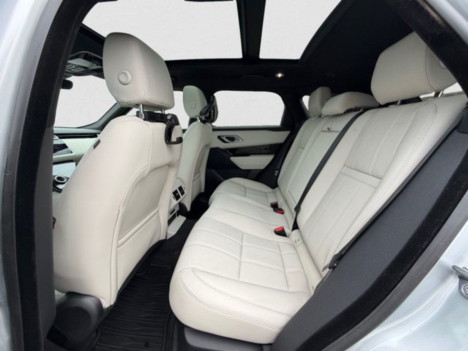 Certified 2023 Land Rover Range Rover Velar R-Dynamic S AWD/4WD image 18