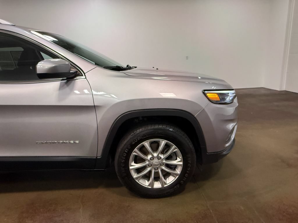 Used 2019 Jeep Cherokee Latitude w/ Comfort & Convenience Group AWD/4WD image 31