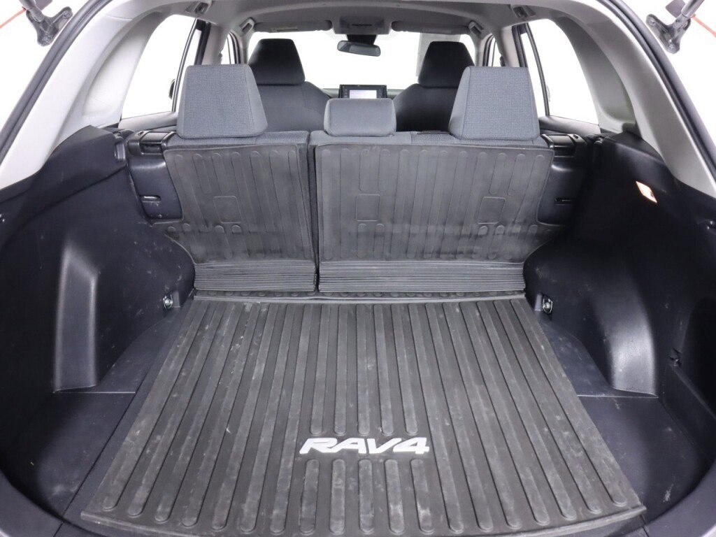 Used 2021 Toyota RAV4 LE image 30