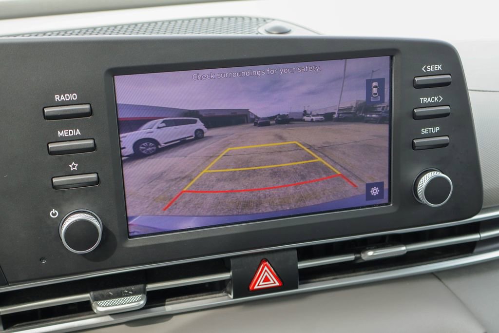 Used 2023 Hyundai Elantra SE image 4