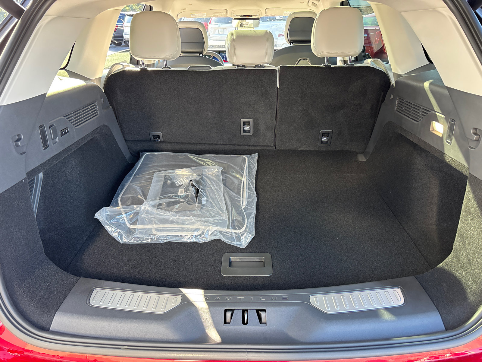 New 2026 Lincoln Nautilus Reserve w/ Jet Appearance Package AWD/4WD image 9