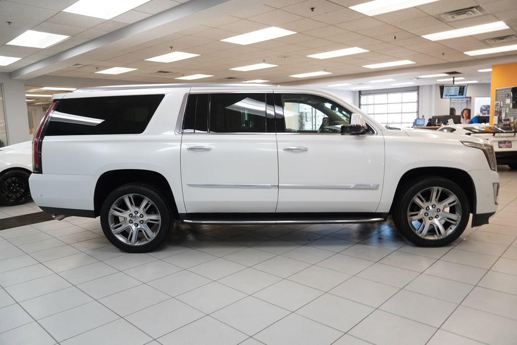 Used 2019 Cadillac Escalade ESV Luxury image 16