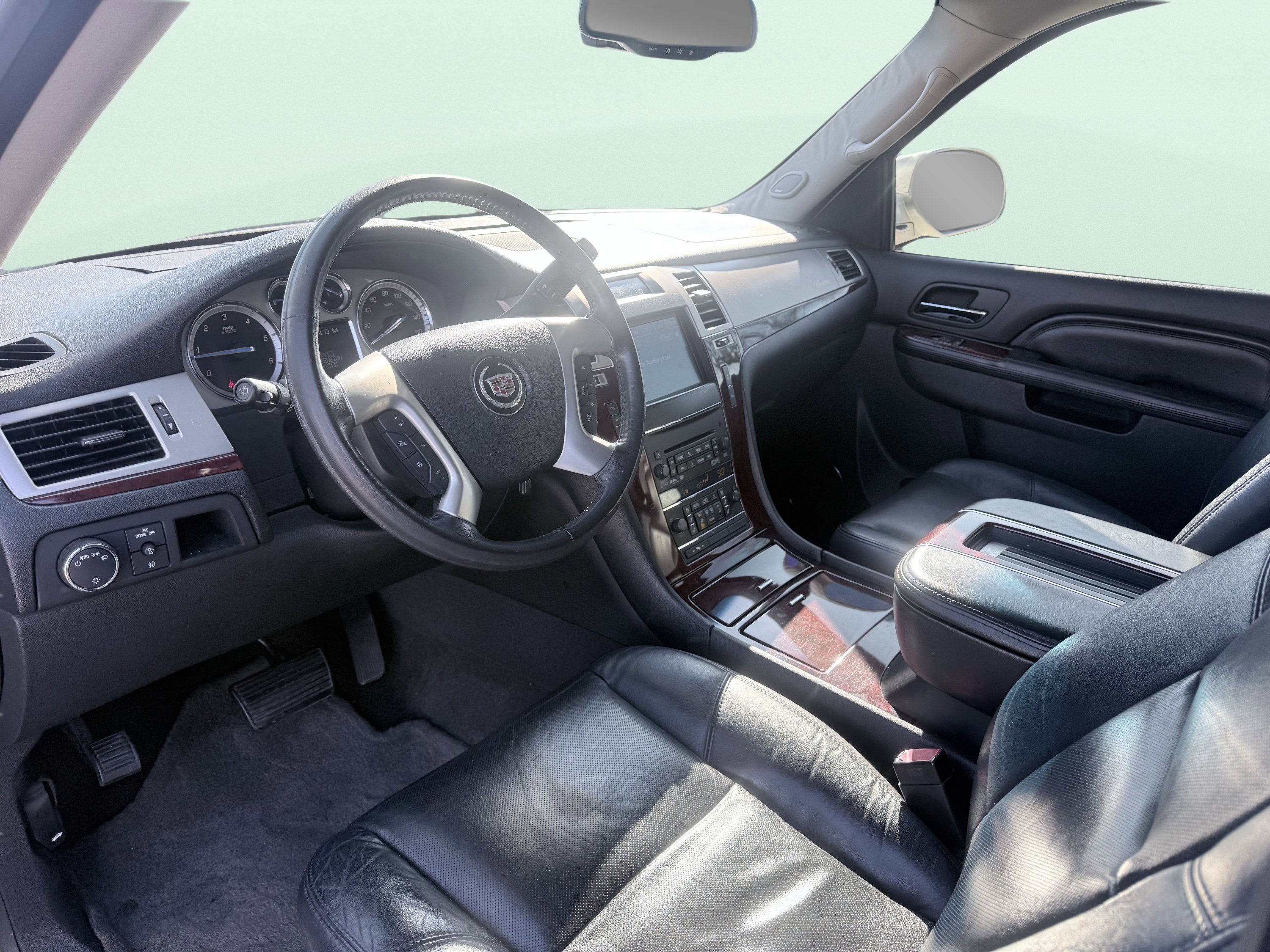 Used 2012 Cadillac Escalade Luxury RWD image 24